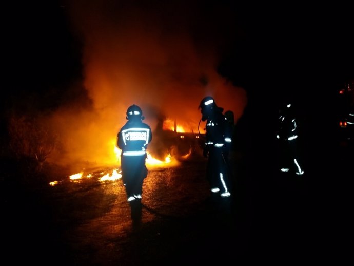 Incendio en vehículo en Aes