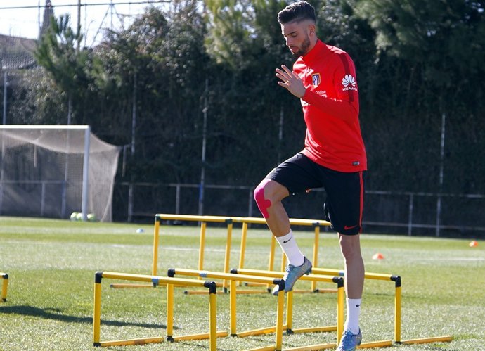 Yannick Carrasco entrenando