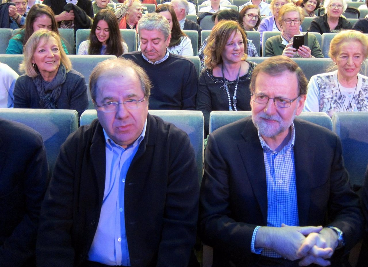Rajoy sentado junto a Herrera