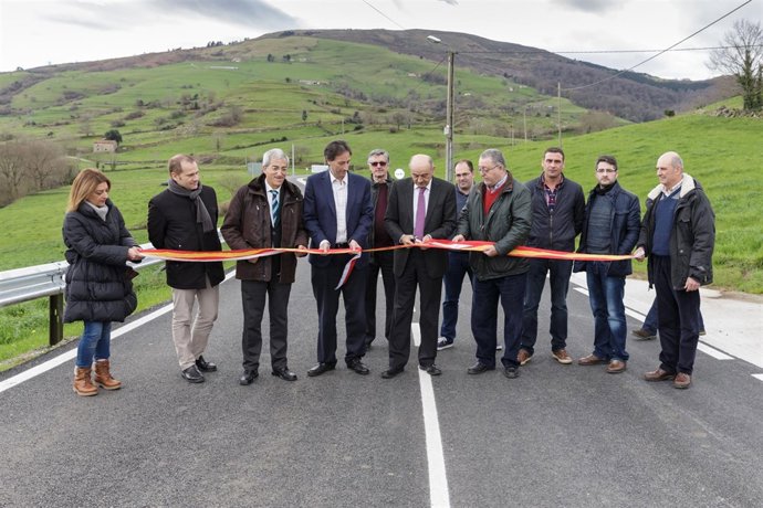 Inauguración de la carretera de acceso a Rasillo