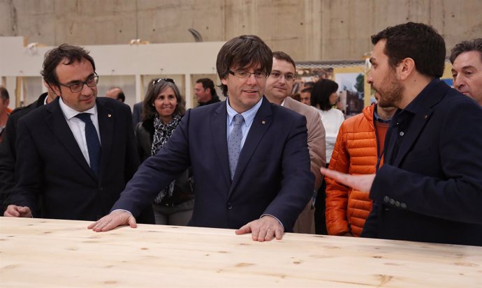 El conseller Josep Rull y el presidente Carles Puigdemont