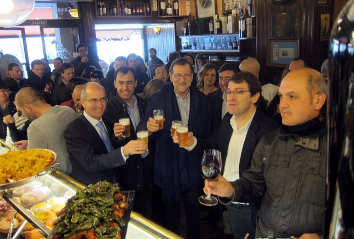 Rajoy disfruta de una cerveza