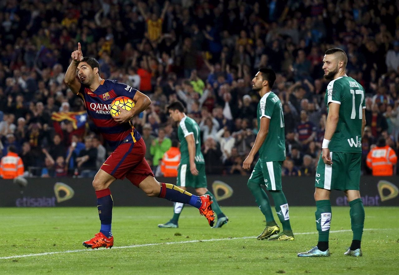 Luis Suárez celebra un gol ante el Eibar