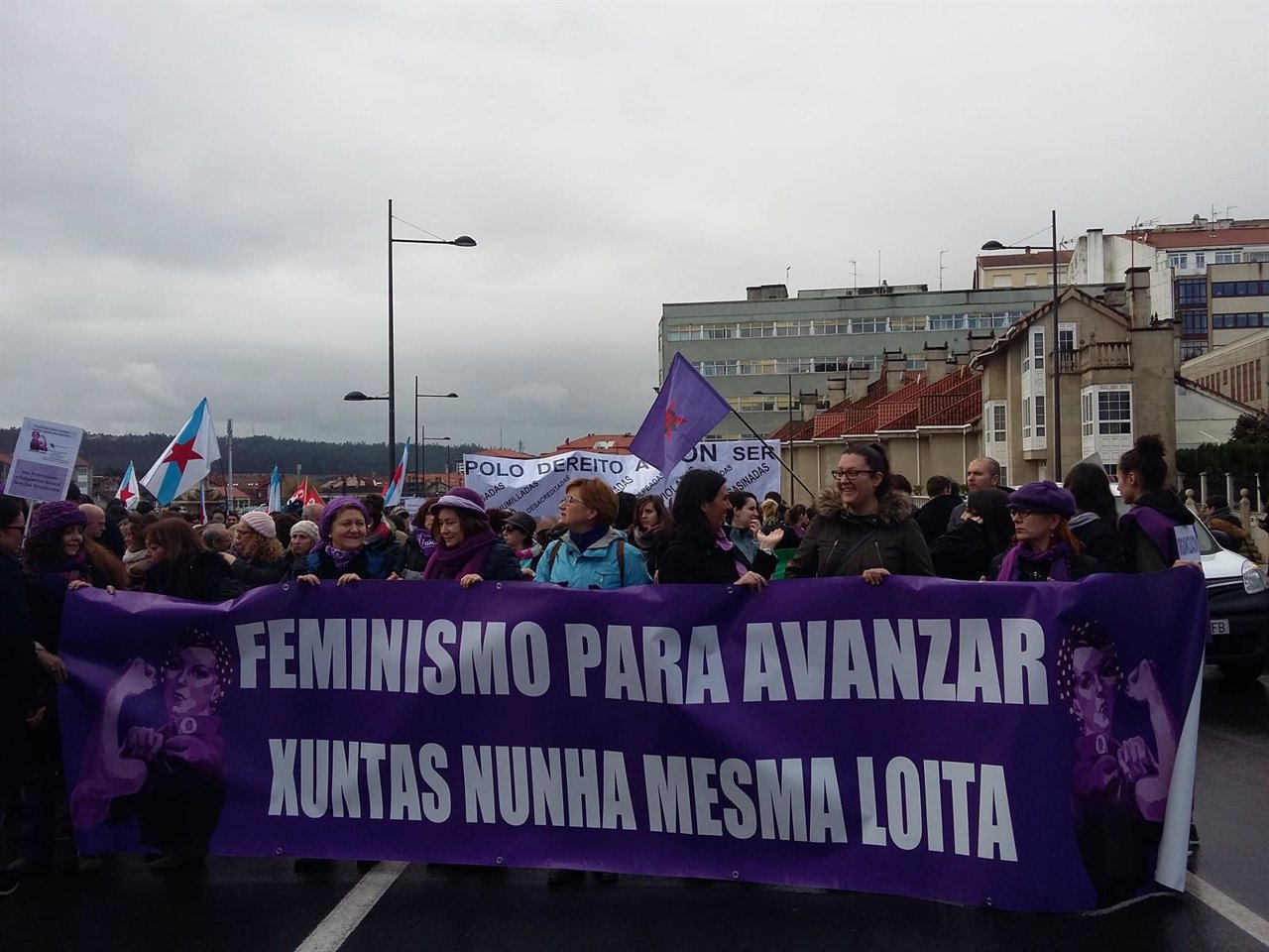 Manifestación en contra de los "feminicidios" y precariedad laboral de mujeres