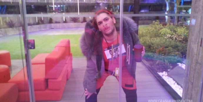 Sema, de 'liarla parda' en GH VIP... ¡A seguir liándola parda fuera!