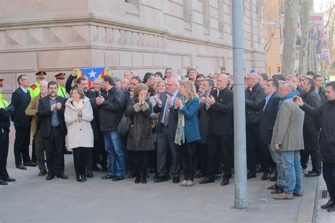 Políticos y entidades reciben a Francesc Homs en el TSJC