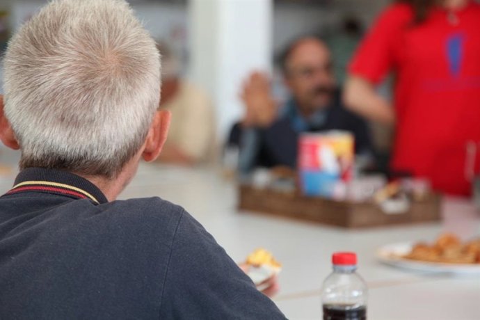 Español y mayor de 55 años, perfil de riesgo de pobreza en Valencia