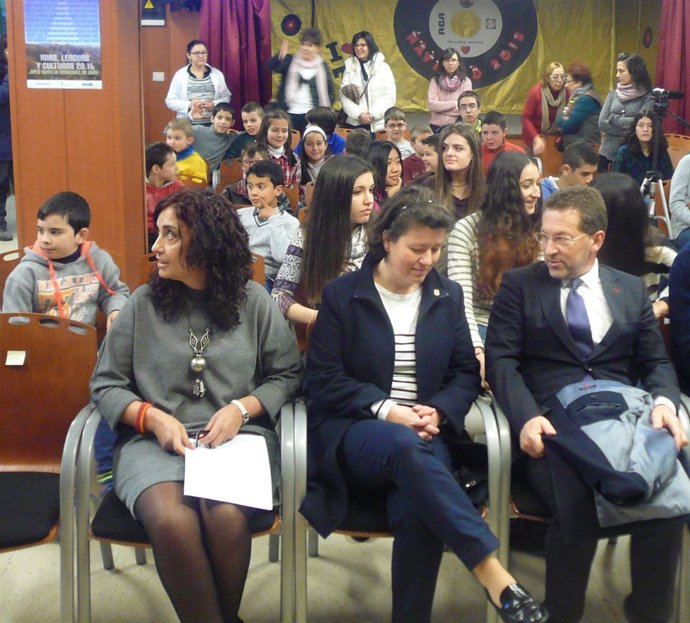 El consejero de Educación en un acto en Ibias