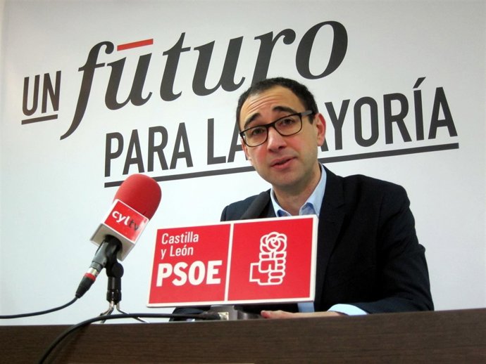  El Socialista David Serrada En Rueda De Prensa En Salamanca.