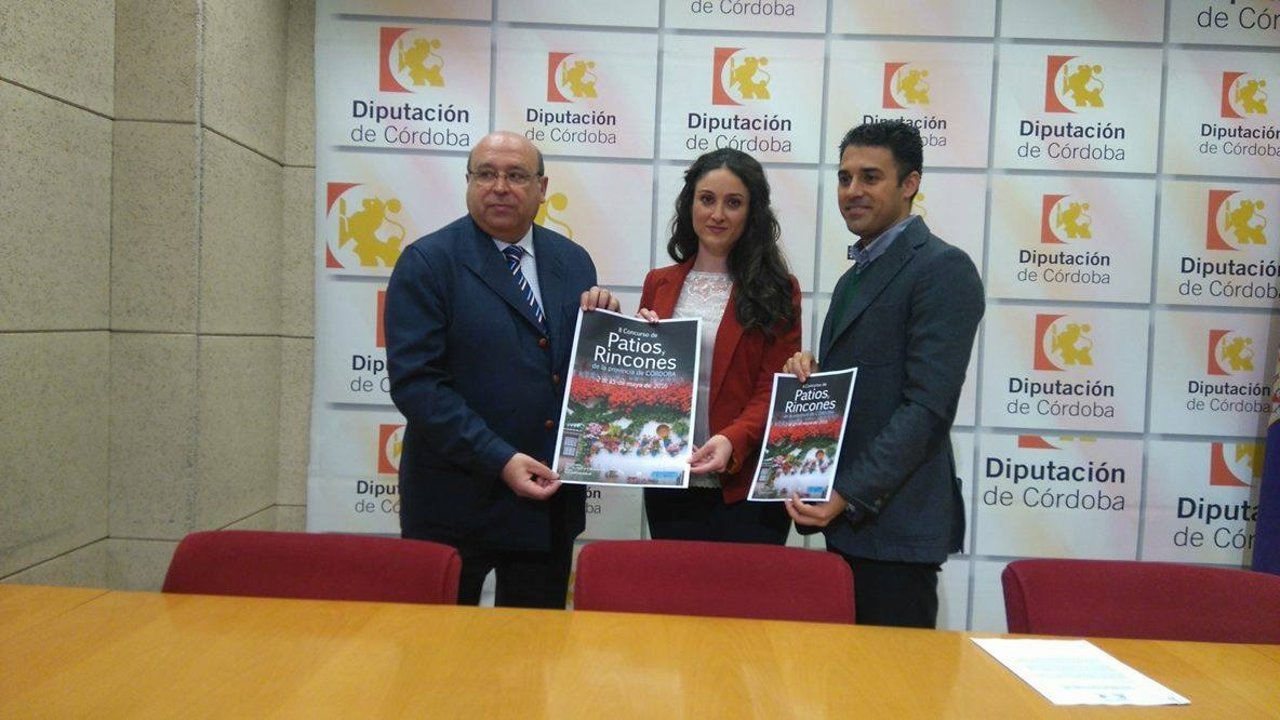 Gómez junto a Roldán (izda.) e Izquierdo durante la rueda de prensa