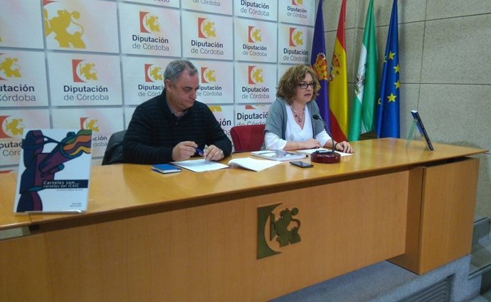 Ruz, acompañada de Girón, durante la rueda de prensa