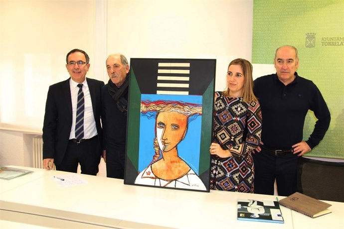 Presentación de cuadro donado por Orallo al Ayuntamiento