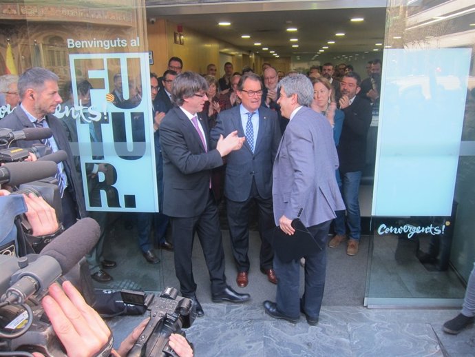 El pte.C.Puigdemont, el expte.A.Mas, y el diputado de DL F.Homs.