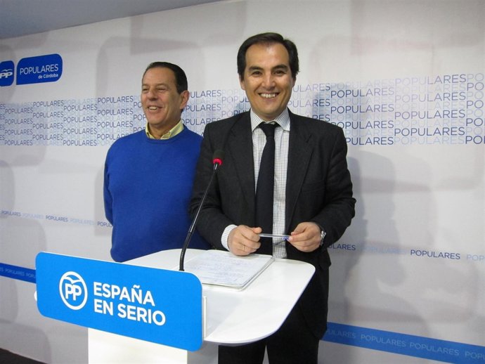 Merino (izda.) y Nieto (dcha.) en la sede del PP de Córdoba