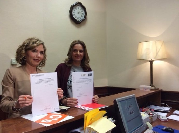 Marta Martín (Ciudadnos) y Susana Sumelzo (PSOE)