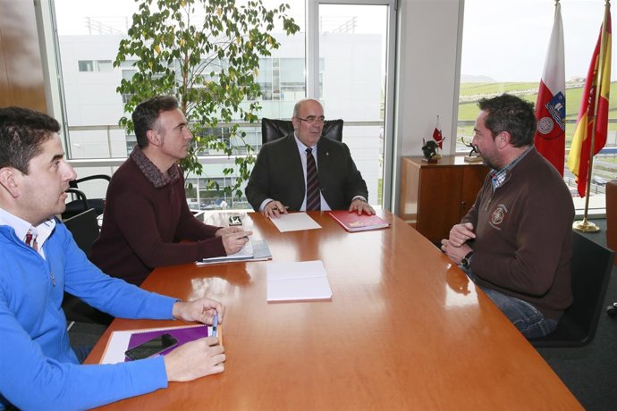 Oria con el alcalde de Penagos 