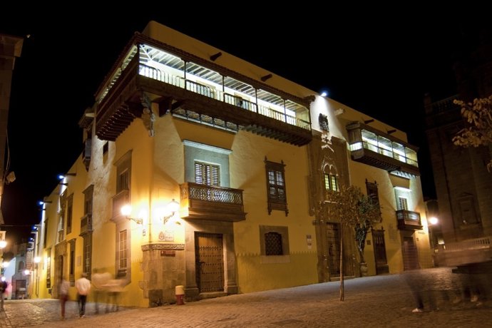 La Casa de Colón de noche