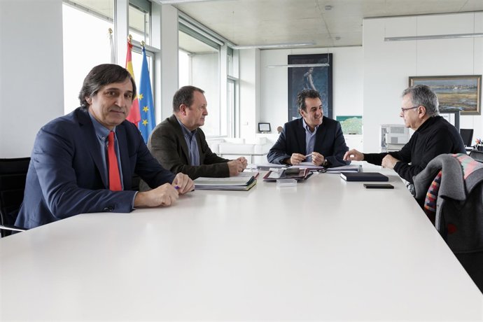 Martín se reúne con el alcalde de Medio Cudeyo