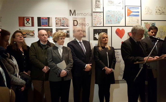 Jorge Fernández Díaz inaugura la muestra 'Once de marzo'