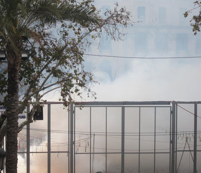 Mascletà de la pirotecnia Mª Angustias este lunes en las Fallas de 2016  