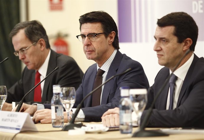 Pedro Miró, José Manuel Soria y Alberto Martín en una jornada