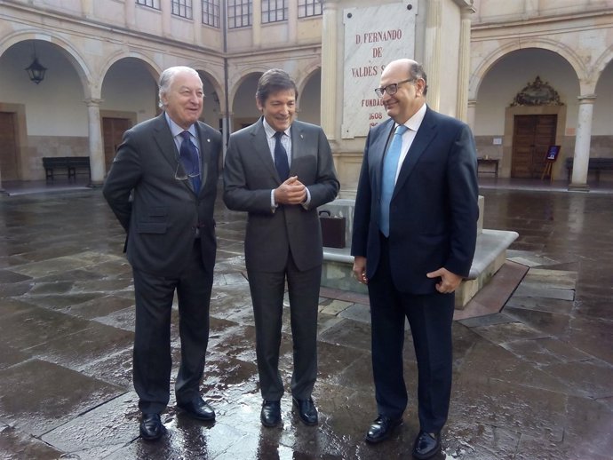 Laidaslao Azcona, Javier Fernández y Ramón Álvarez de Miranda.