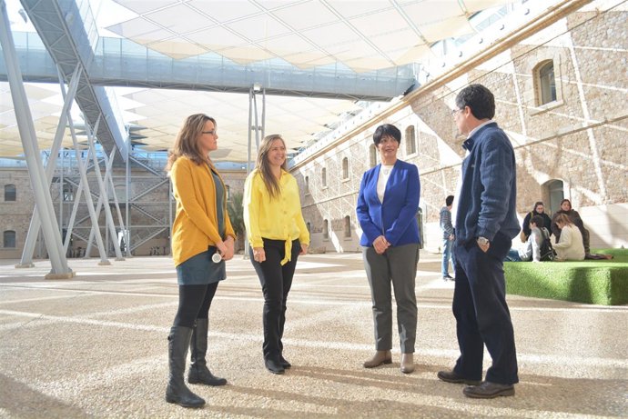 Las Mujeres Dirigen Empresas Más Pequeñas Y Menos Tecnológicas Que Los Hombres, 