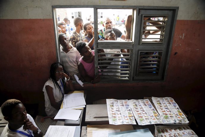 Recuento de votos en las elecciones en Benín