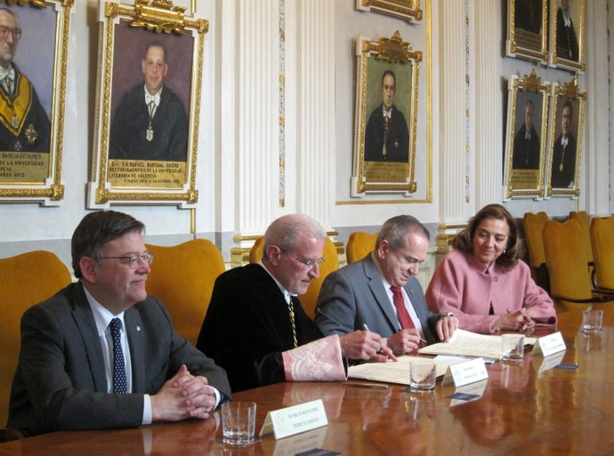Firma del nuevo centro mixto del CSIC y la UV