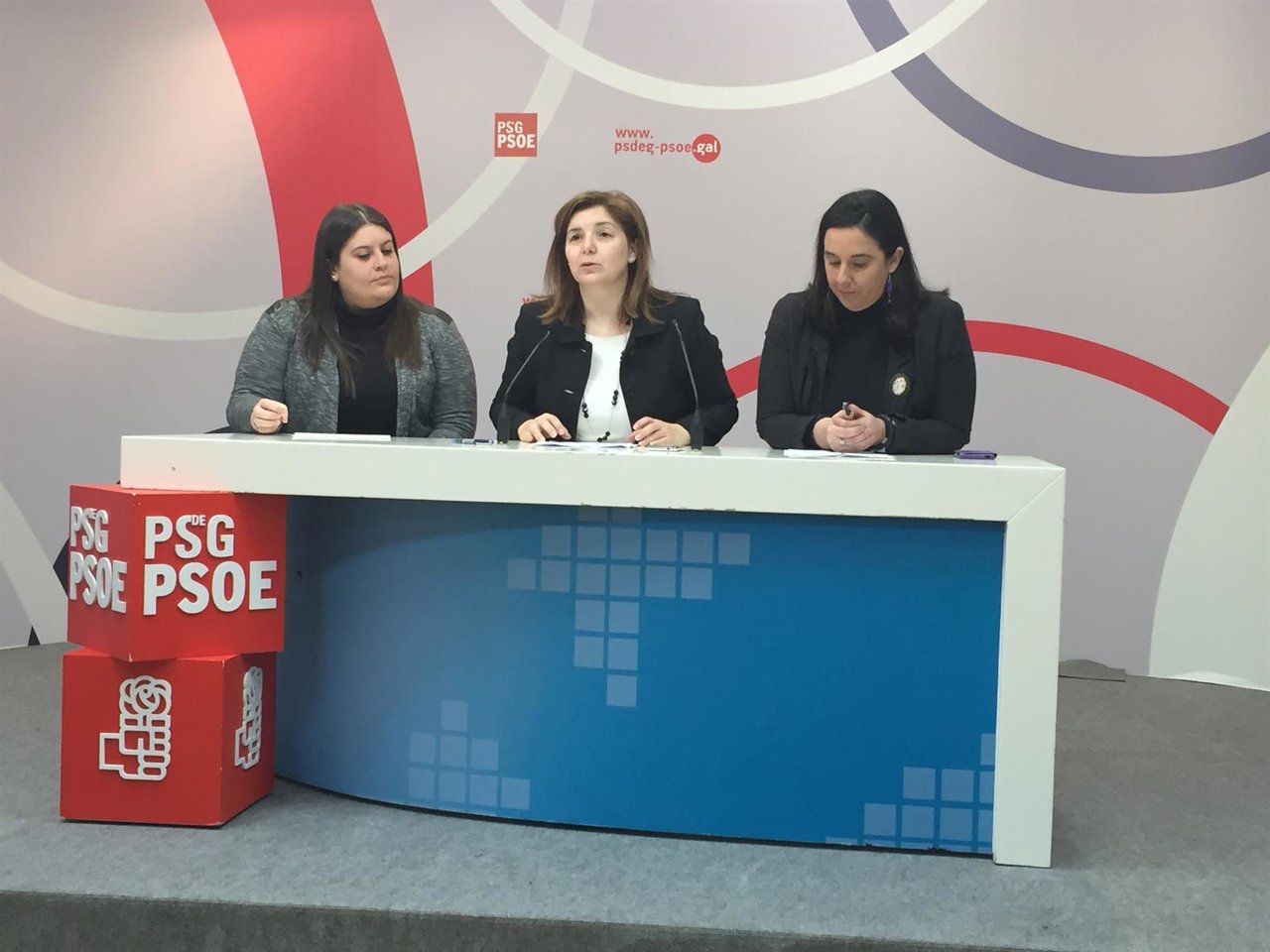 Vanesa Siso (XSG), Pilar Cancela y Eva Martínez (PSdeG)