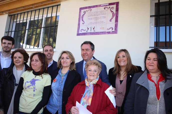 Acto por el 8 de marzo en Sevilla, con el alcalde, Juan Espadas