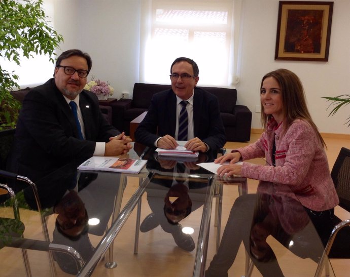 El alcalde con el candidato a rector Pablo Coto