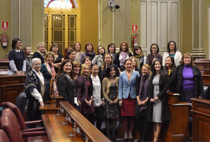 Acto conmemorativo del Día de la Mujer en el Parlamento de Canarias