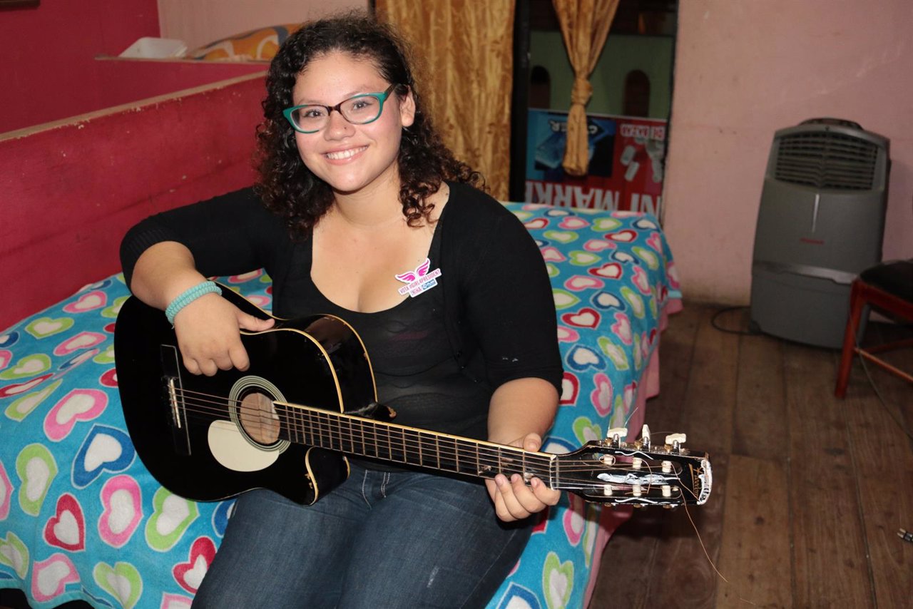 Doménica, una adolescente ecuatoriana que canta contra la violencia