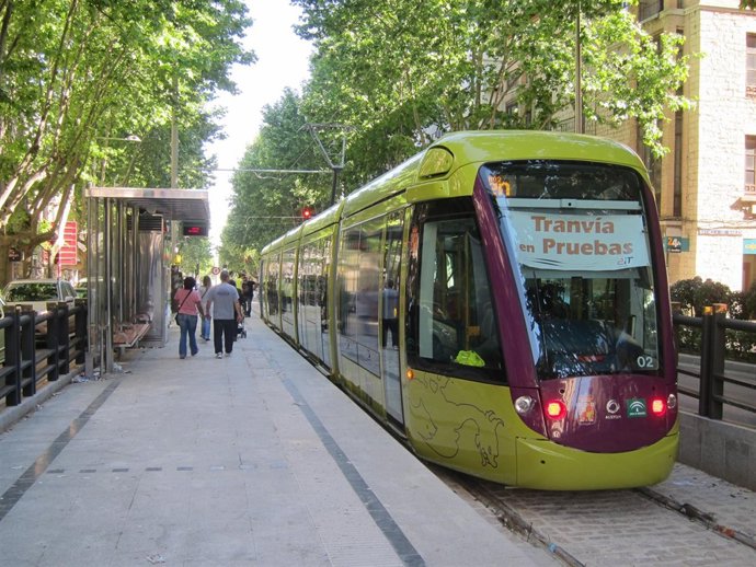 Tranvía De Jaén en la fase de pruebas en 2011