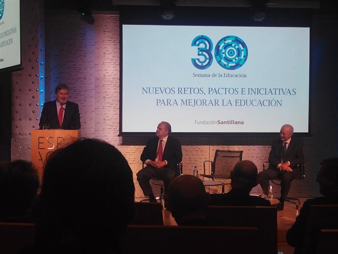 El ministro Íñigo Méndez de Vigo en la apertura de la Semana de la Educación