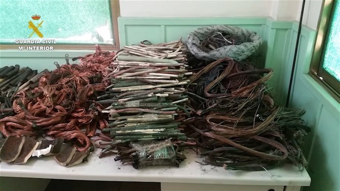 Parte del material incautado