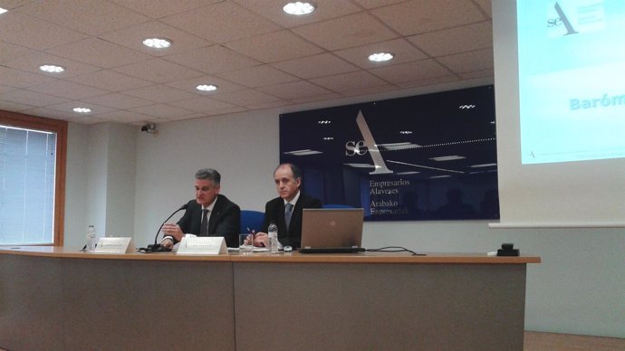 El secretario general del SEA, Juan Ugarte y adjunto aitor otalola 