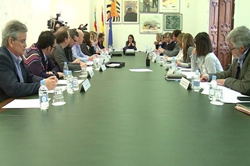 Oltra preside la reunión de la Comisión Mixta de Atención a refugiados