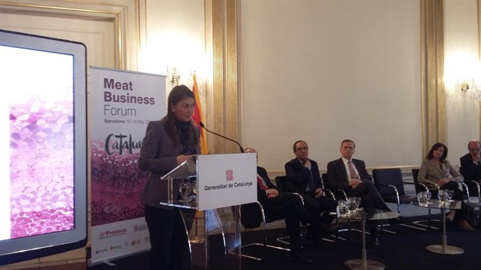 La consellera de Agricultura, M.Serret,en la presentación del Meat Business