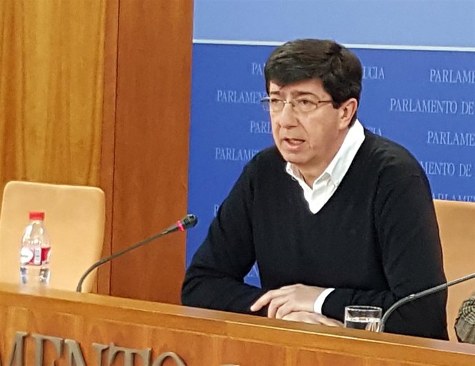 El presidente y portavoz del grupo de Ciudadanos en el Parlamento, Juan Marín