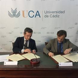 Junta y UCA firman un convenio para impulsar Ecocampus