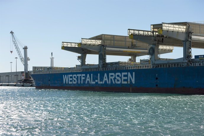 El barco 'Optimana' en el Puerto de Tarragona