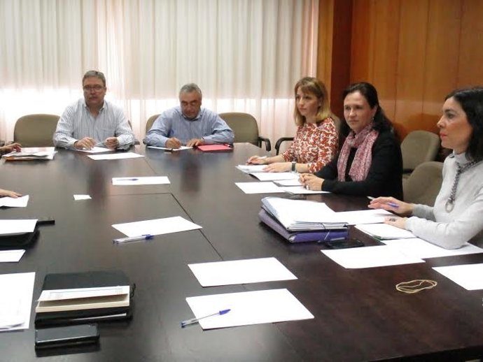 Vioque (dcha.) durante la constitución de la Comisión Provincial del Taxi