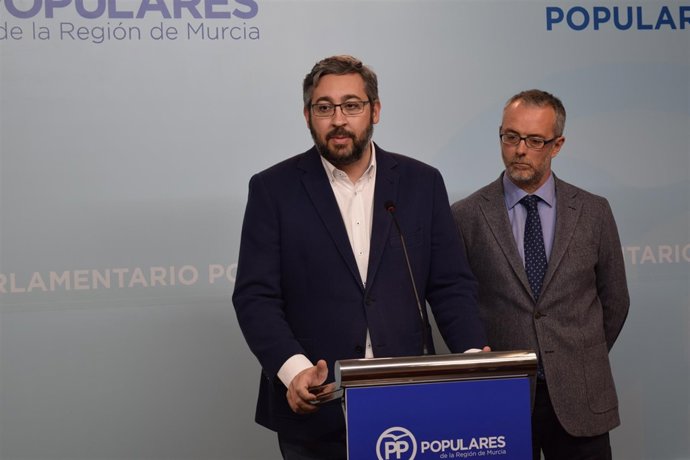 Víctor Martínez en el centro 