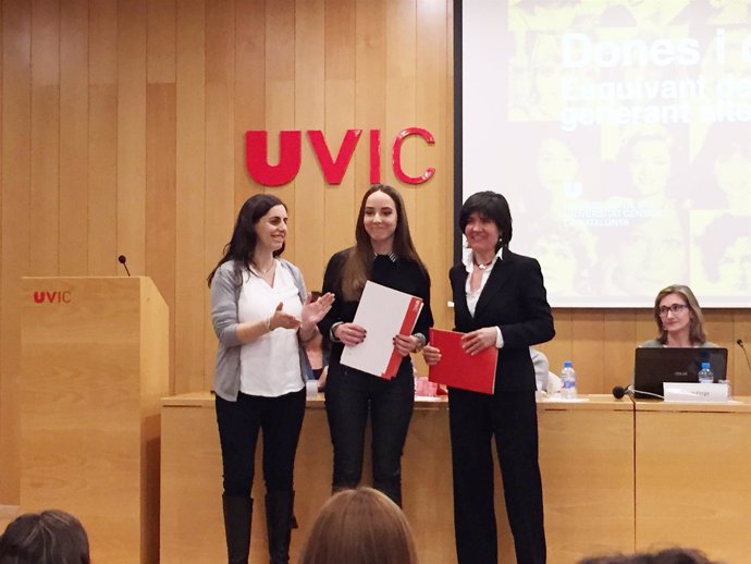 Entrega del primer premio Francesca Bartrina, de la UVic y el ICD