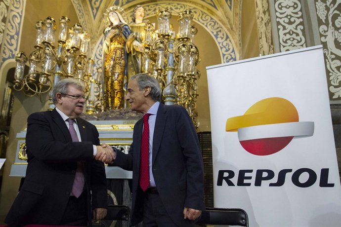 Joaquim Julià Penedès (Agrup.DeAsoc.De S.Santa) y Josep Bertran (Repsol)