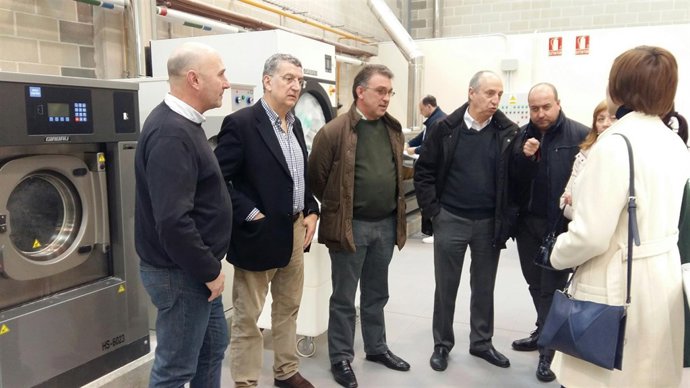 Celaya en el centro especial de empleo de lavandería de Ejea