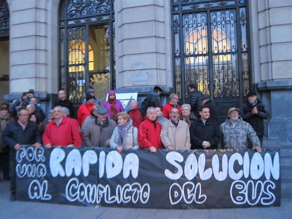 Concentración de la FABZ contra la huelga de autobús