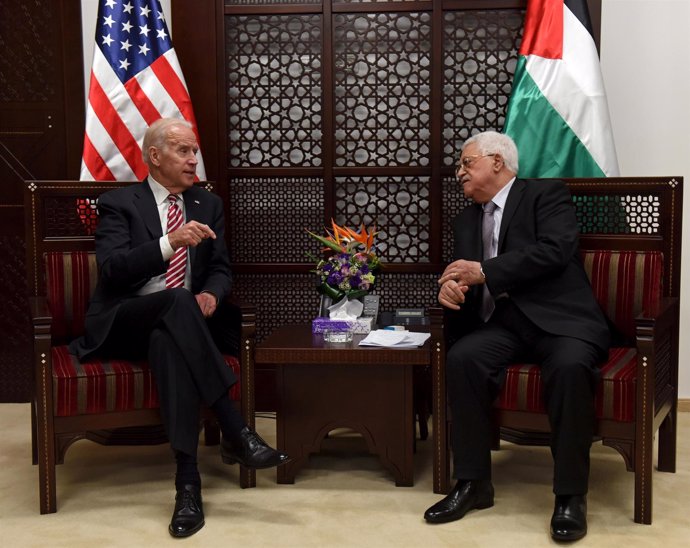 Joe Biden y Mahmud Abbas